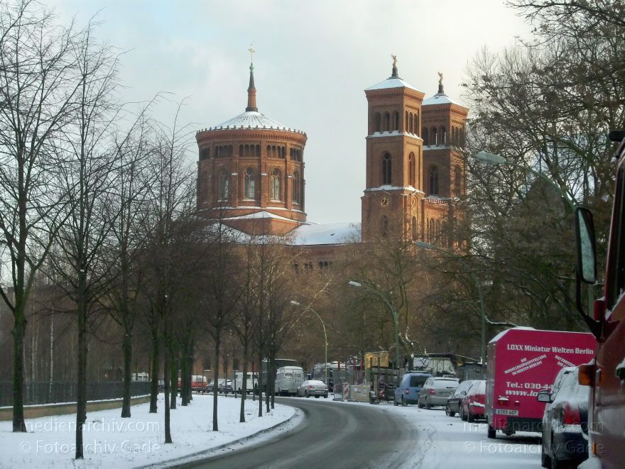 Berlin. Kreuzberg. Bethaniendamm. St. Thomas Kirche. Winter. Schnee
18. 12. 2009. Berlin. Kreuzberg. Bethaniendamm. St. Thomas Kirche. Winter. Schnee
Schlüsselwörter: Berlin;Bethaniendamm;Deutschland;Germany;Kirche;Kreuzberg;Schnee;2009;Winter;St Thomas Kirche