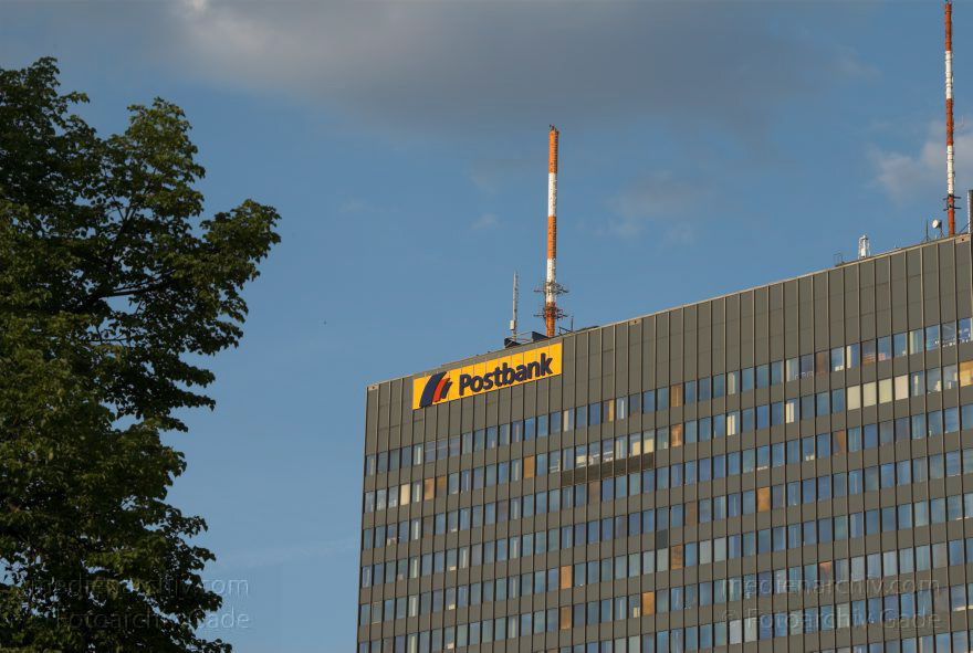 Berlin. Kreuzberg. Postbankgebäude. Hochhaus am Hallesches Ufer
11. 5. 2008. Berlin. Kreuzberg. Postbankgebäude. Hochhaus am Hallesches Ufer
Schlüsselwörter: Deutschland;Germany;Hochhaus;Kreuzberg;Berlin;Postbankgebäude