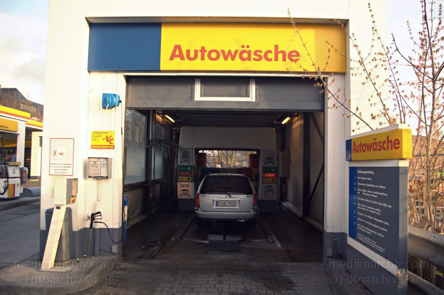 Berlin. Moabit. Heidestraße. Shell-Tankstelle. Autowaschanlage
10. 4. 2005. Berlin. Mitte. Moabit. Heidestraße. Shell-Tankstelle. Autowaschanlage
Schlüsselwörter: Autowaschanlage;Berlin;Deutschland;Germany;Heidestraße;Mitte;Moabit;Shell;Tankstelle;2005;Tiergarten