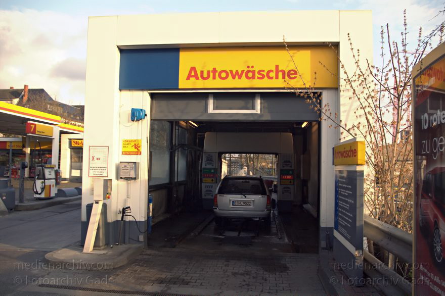 Berlin. Moabit. Heidestraße. Shell-Tankstelle. Autowaschanlage
10. 4. 2005. Berlin. Mitte. Moabit. Heidestraße. Shell-Tankstelle. Autowaschanlage
Schlüsselwörter: Autowaschanlage;Berlin;Deutschland;Germany;Heidestraße;Mitte;Moabit;Shell;Tankstelle;2005;Tiergarten