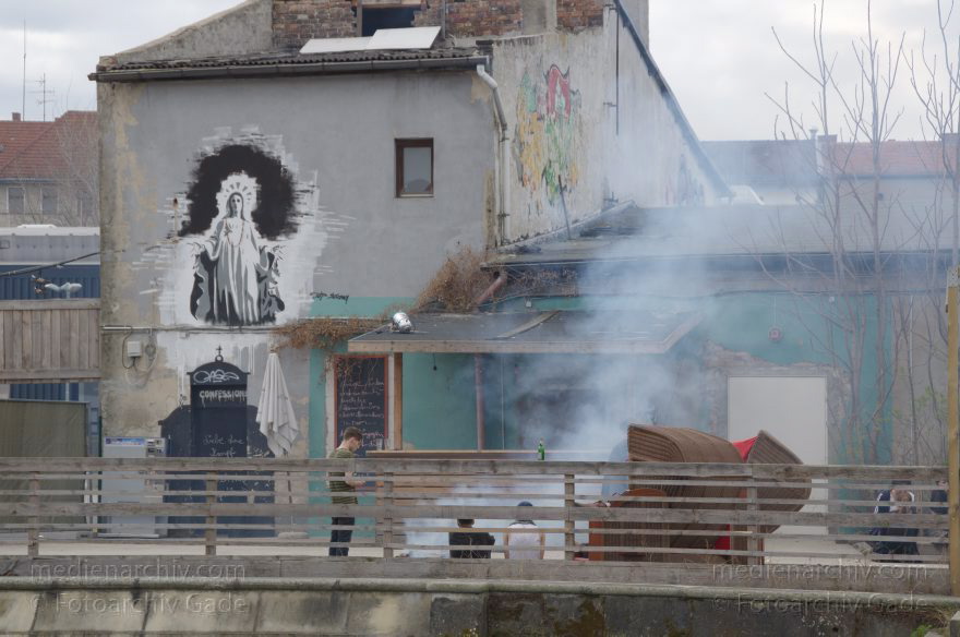 Berlin. Moabit. Heidestraße. Hohenzollernkanal. Feuer Grill beim Strandbad Ressort
9. 4. 2012. Berlin. Mitte. Moabit. Heidestraße. Hohenzollernkanal. Feuer Grill beim Strandbad Ressort
Schlüsselwörter: Berlin;Deutschland;Feuer;Germany;Heidestraße;Mitte;Moabit;Ressort;2012;Tiergarten