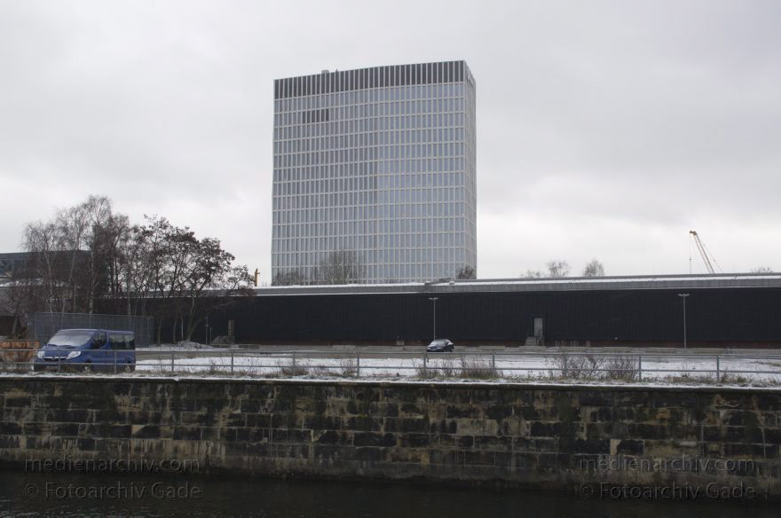 Berlin. Moabit. Heidestraße. Baugebiet Europacity. Total Hochhaus Berliner-Spandauer-Schifffahrtskanal
12. 1. 2013. Berlin. Mitte. Moabit. Heidestraße. Baugebiet Europacity. Total Hochhaus. Berlin-Spandauer Schifffahrtskanal
Schlüsselwörter: Berlin;Deutschland;Germany;Heidestraße;Mitte;Moabit;2013;Tiergarten