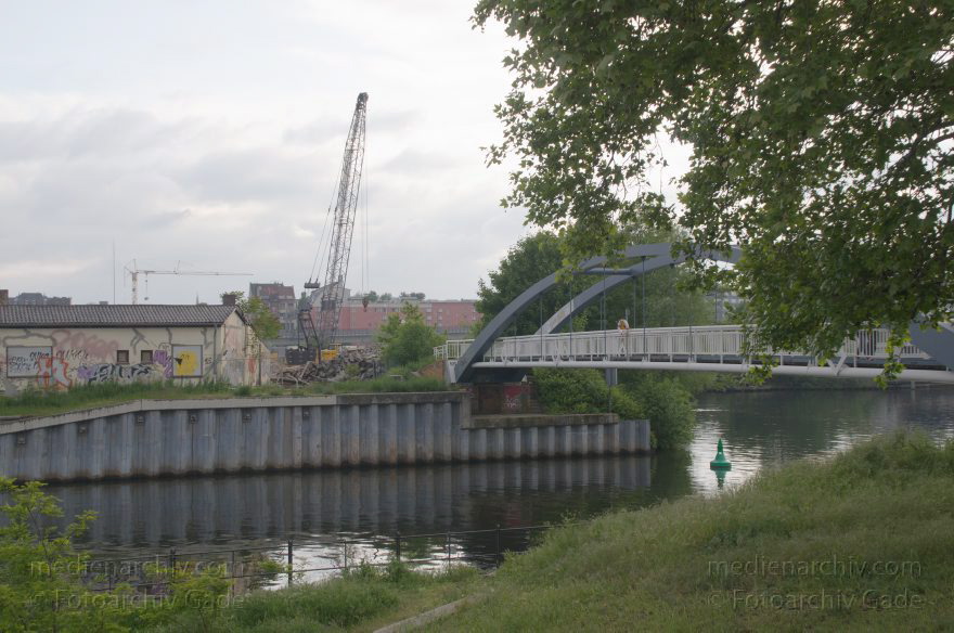 Berlin. Europacity. Berlin-Spandauer-Schifffahrtskanal
29. 5. 2014. Berlin. Mitte. Moabit. Europacity. Berlin-Spandauer-Schifffahrtskanal
Schlüsselwörter: Baustelle;Berlin;Berlin-Spandauer-Schifffahrtskanal;Europacity;Mitte;2014;Moabit