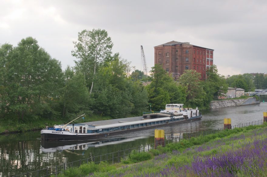 Berlin. Europacity. Berlin-Spandauer-Schifffahrtskanal. Binnenschiff
29. 5. 2014. Berlin. Mitte. Moabit. Europacity. Berlin-Spandauer-Schifffahrtskanal. Binnenschiff Michael B
Schlüsselwörter: Baustelle;Berlin;Berlin-Spandauer-Schifffahrtskanal;Binnenschiff;Europacity;Mitte;2014;Moabit