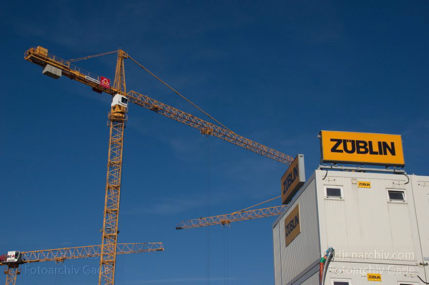Berlin. Moabit. Baustelle
21. 4. 2015. Berlin. Mitte. Moabit. Heidestraße. Baustellen im Einzugsberich der Europacity. Kran. Züblin
Schlüsselwörter: 2015;Baustelle;Berlin;Europacity;Heidestraße;Kran;Mitte;Züblin