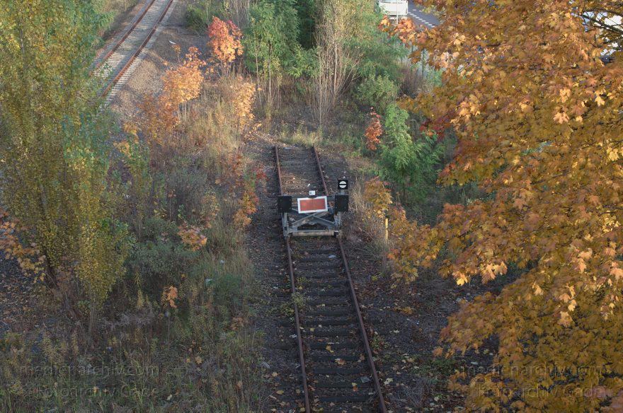 Berlin. Moabit. Eisenbahn. Gleise
28. 10. 2011. Berlin. Mitte. Moabit. Eisenbahn. Gleisende. Schienenende.
Schlüsselwörter: Berlin;Deutschland;Eisenbahn;Germany;Gleise;Gleisende;Mitte;Moabit;Schiene;Schienen;2011;Tiergarten