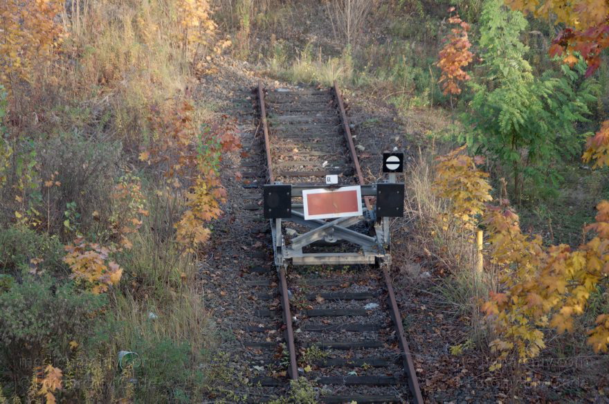 Berlin. Moabit. Eisenbahn. Gleise
28. 10. 2011. Berlin. Mitte. Moabit. Eisenbahn. Gleisende. Schienenende.
Schlüsselwörter: Berlin;Deutschland;Eisenbahn;Germany;Gleise;Gleisende;Mitte;Moabit;Schiene;Schienen;2011;Tiergarten