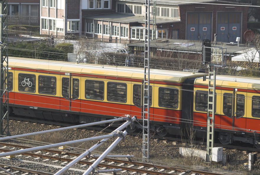 Berlin. Moabit. S-Bahnhof Westhafen an der Putlitzbrücke
25. 3. 2007. Berlin. Moabit. S-Bahnhof Westhafen an der Putlitzbrücke. S-Bahn
Schlüsselwörter: Berlin;Deutschland;Germany;Gleise;Moabit;S-Bahn;Schienen;Tiergarten;2007;Westhafen