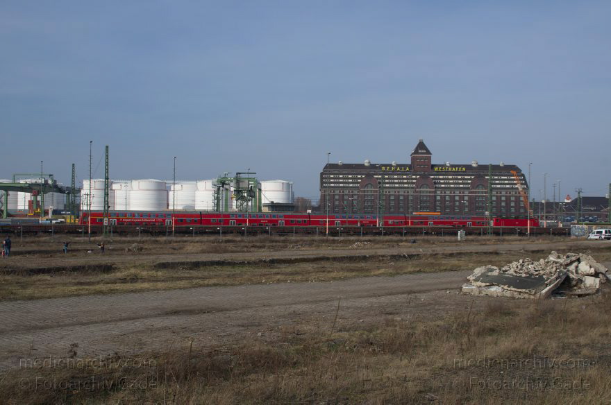 Berlin. Moabit
27. 3. 2012. Berlin. Mitte. Moabit. Ehemaliges Bahngelände entlang der Siemensstraße. Westhafen
Schlüsselwörter: Baustelle;Berlin;Deutschland;Germany;Moabit;Siemensstraße;Tiergarten;2012;Westhafen