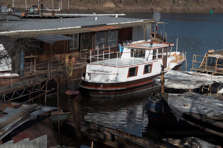Berlin. Moabit. Hausboothafen
19. 3. 2011. Berlin. Mitte. Moabit. Hausboothafen. Berlin-Spandauer Schifffahrtskanal. Hafenbecken des Westhafens
Schlüsselwörter: Berlin;Deutschland;Germany;Hafen;Hausboote;Mitte;Moabit;Panorama;2011;Tiergarten