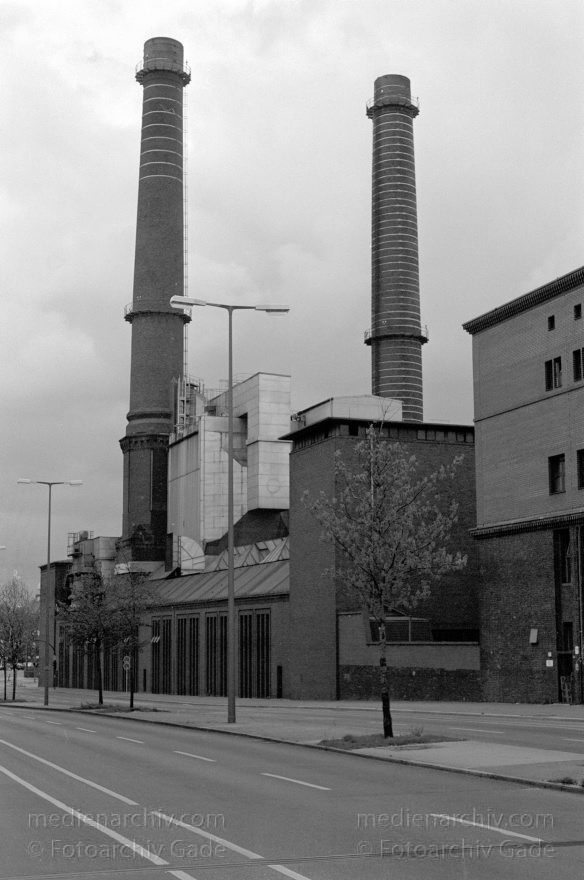 Berlin. Moabit. Kraftwerk. Stromerzeugung
9. 5. 1992. Berlin. Moabit. Kraftwerk. Stromerzeugung
Schlüsselwörter: Berlin;Deutschland;Energiegewinnung;Energiewirtschaft;Germany;Moabit;Stromerzeugung;1992;Tiergarten