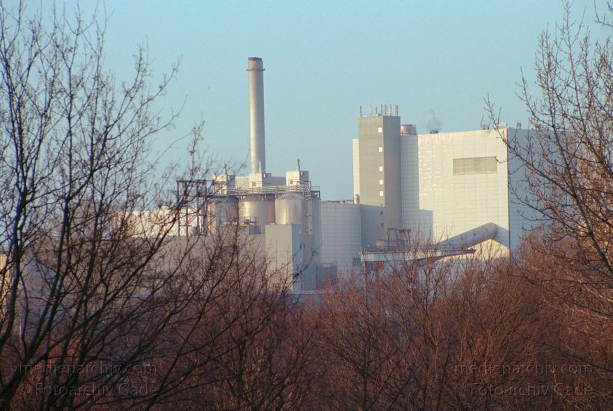 Berlin. Moabit. Kraftwerk. Stromerzeugung
April 2004. Berlin. Moabit. Kraftwerk. Stromerzeugung
Schlüsselwörter: Berlin;Deutschland;Energie;Energiegewinnung;Energiewirtschaft;Germany;Moabit;Pekinger Platz;Stromerzeugung;Stromgewinnung;Tiergarten;2004;Wedding