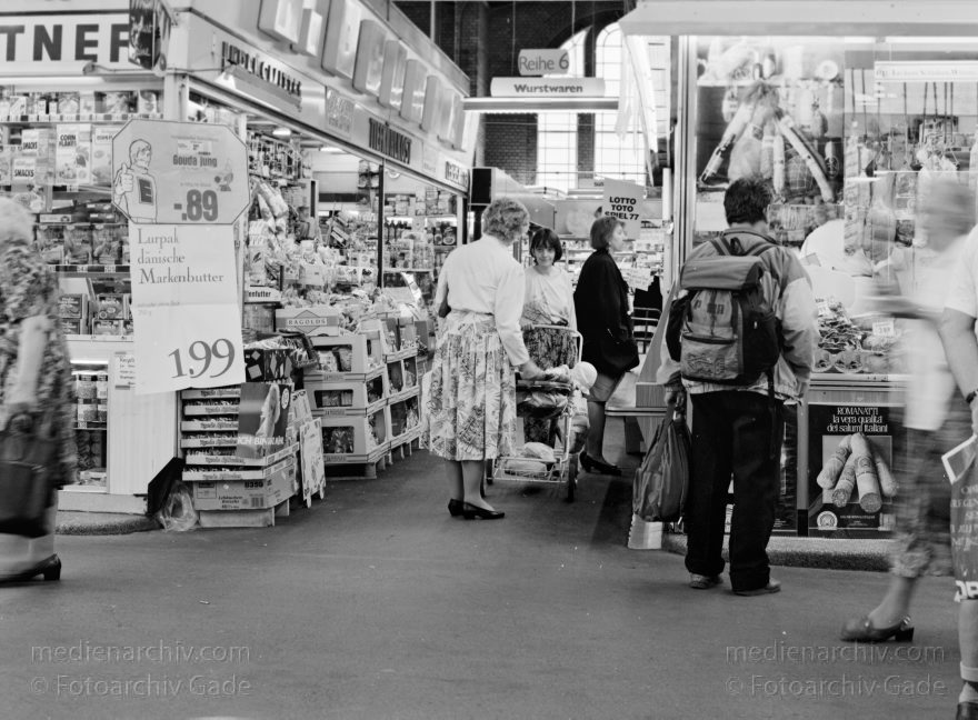 Berlin. Moabit. Arminius Markthalle
Mai 1992. Berlin. Moabit. Arminius Markthalle. Einkaufen. Marktstand.
Schlüsselwörter: Arminius;Berlin;Deutschland;Einkaufen;Germany;Geschäfte;Handel;Markthalle;Moabit;Shoppen;1992;Tiergarten