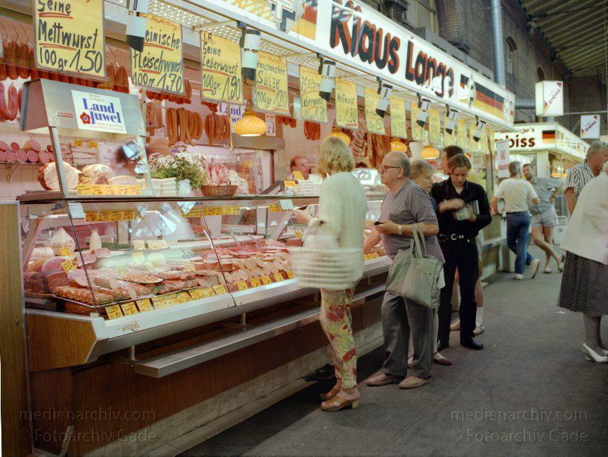 Berlin. Moabit. Arminius Markthalle
Mai 1992. Berlin. Moabit. Arminius Markthalle. Einkaufen. Marktstand.
Schlüsselwörter: Arminius;Berlin;Deutschland;Einkaufen;Germany;Geschäfte;Handel;Markthalle;Moabit;Shoppen;1992;Tiergarten