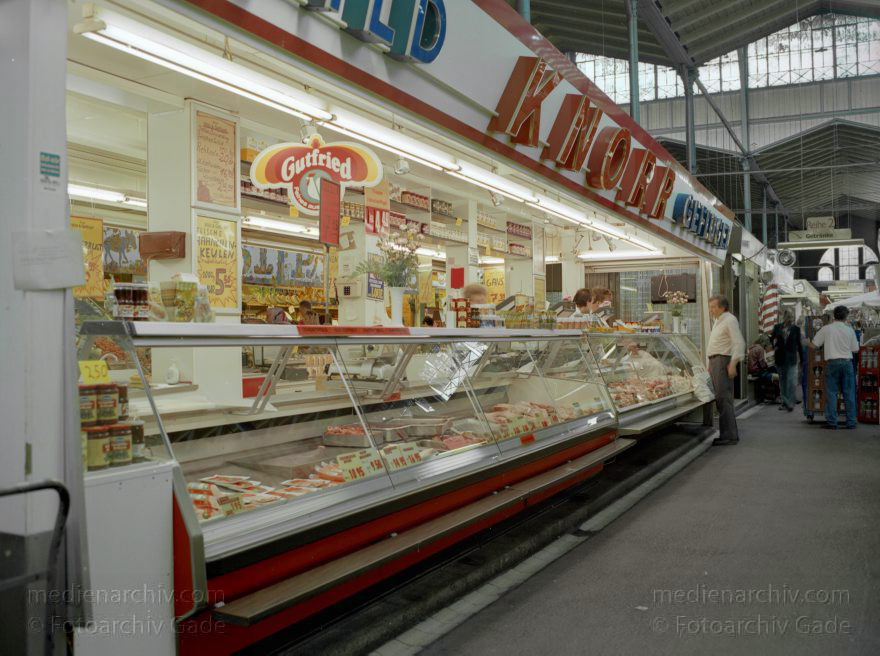 Berlin. Moabit. Arminius Markthalle
Mai 1992. Berlin. Moabit. Arminius Markthalle. Einkaufen. Marktstand.
Schlüsselwörter: Arminius;Berlin;Deutschland;Einkaufen;Germany;Geschäfte;Handel;Markthalle;Moabit;Shoppen;1992;Tiergarten