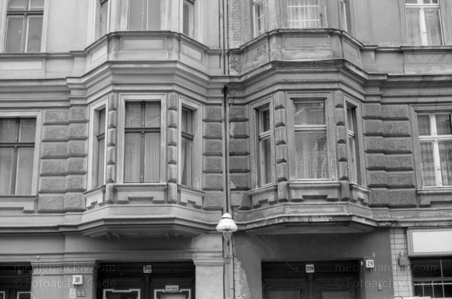 Berlin. Moabit. Perleberger Straße
März 1988. Berlin. Moabit. Perleberger Straße
Schlüsselwörter: Berlin;Deutschland;Germany;Hausfassade;Moabit;Ruine;1988;Tiergarten