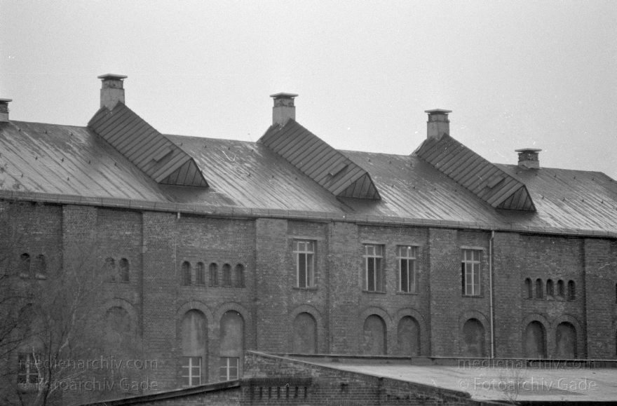 Berlin. Moabit.
April 1992. Berlin. Moabit.
Schlüsselwörter: Berlin;Deutschland;Germany;Moabit;1992;Tiergarten
