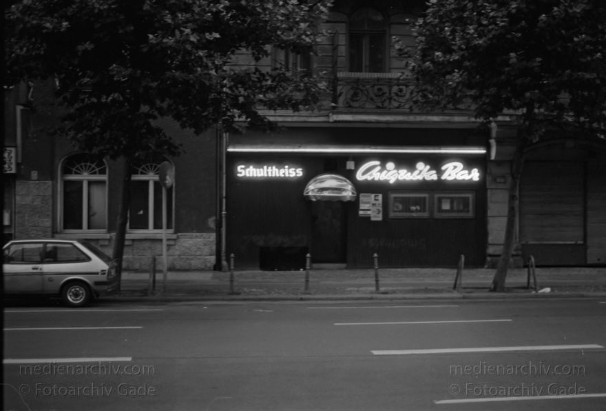Berlin. Moabit.
Mai 1996. Berlin. Moabit. Alt Moabit. Chiquita Bar
Schlüsselwörter: Bar;Berlin;Deutschland;Germany;Moabit;Puff;1996;Tiergarten