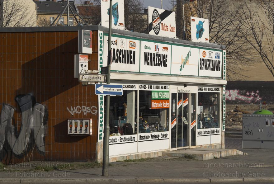 Berlin. Moabit
25. 3. 2007. Berlin. Mitte. Moabit. Stephanstraße. Werkzeugladen
Schlüsselwörter: Berlin;Deutschland;Germany;Moabit;Stephanstraße;Tiergarten;2007;Werkzeugladen
