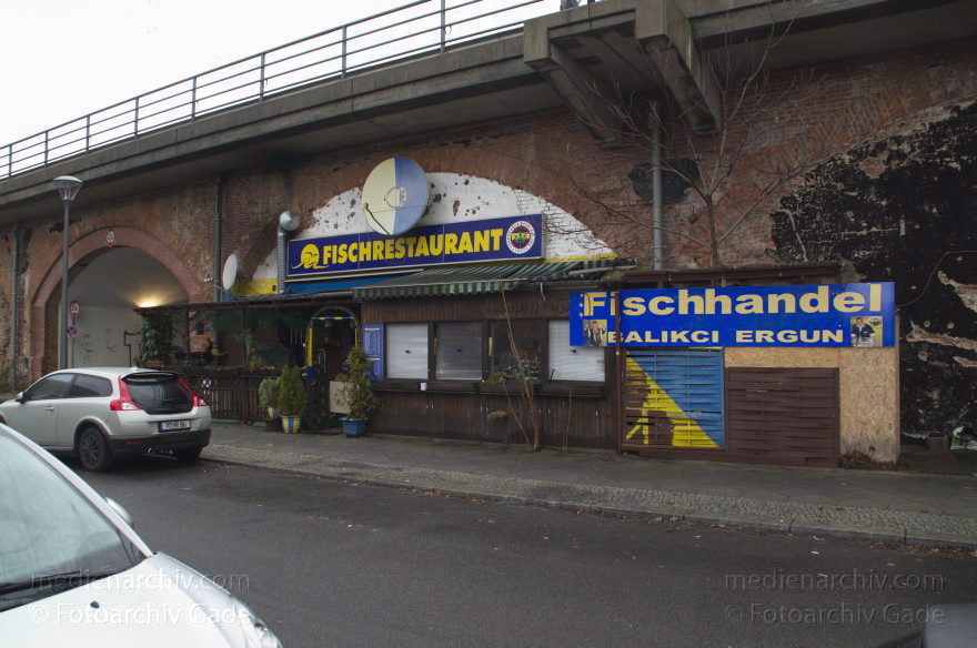 Berlin. Alice-Berend-Straße. Fischhandel. Fischrestaurant unter der S-Bahn
6. 1. 2013. Berlin. Mitte. Alice-Berend-Straße. Fischhandel. Fischrestaurant unter der S-Bahn
Schlüsselwörter: Alice-Berend-Straße;Berlin;Deutschland;Germany;Mitte;2013;Moabit