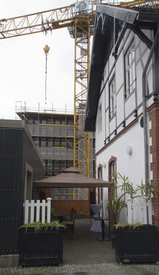 Berlin. Moabit. Baustelle Bundesministerium des Inneren. Restaurant Paris-Mokau.
26. 5. 2013. Berlin. Mitte. Moabit. Baustelle Bundesministerium des Inneren. Restaurant Paris-Mokau.
Schlüsselwörter: Baukran;Baustelle;Berlin;Germany;Innenministerium;Kran;Mitte;Moabit;Pairs-Moskau;Restaurant;2013;Tiergarten
