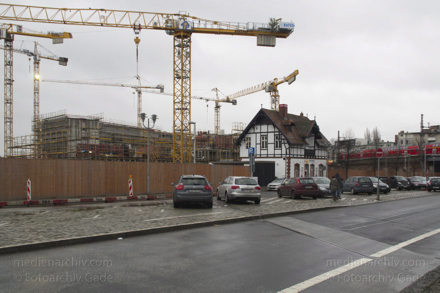 Berlin. Moabit. Baustelle Bundesministerium des Inneren. Restaurant Paris Moskau
6. 1. 2013. Berlin. Mitte. Moabit. Baustelle Bundesministerium des Inneren. Restaurant Paris Moskau
Schlüsselwörter: Berlin;Bundesministerium des Inneren;Deutschland;Germany;Mitte;Moabit;Paris Moskau;Restaurant;2013;Tiergarten