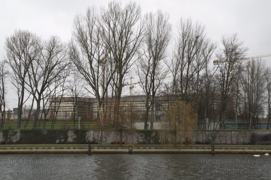 Berlin. Moabit. Baustelle Bundesministerium des Inneren. Spree
6. 1. 2013. Berlin. Mitte. Moabit. Baustelle Bundesministerium des Inneren. Fluss Spree
Schlüsselwörter: Deutschland;Fluss;Germany;Moabit;Berlin;Spree