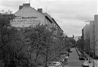 Dateiname=Berlin-Mitte-Moabit-19920509-422.jpg
Dateigröße=234KB
Abmessungen: 880x597
hinzugefügt am: 04. Januar 2016 Berlin-Mitte-Moabit-19920509-422.jpg