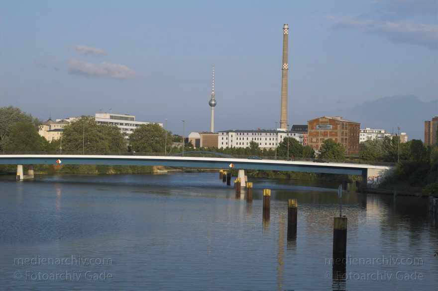 Berlin. Moabit. Nordhafen
15. 5. 2005. Berlin. Mitte. Moabit. Nordhafen
Schlüsselwörter: Berlin;Deutschland;Germany;Moabit;Nordhafen;2005;Tiergarten