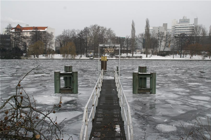 Berlin. Moabit. Nordhafen im Winter
24. 1. 2010. Berlin. Mitte. Moabit. Nordhafen im Winter. Eis. Schnee
Schlüsselwörter: Berlin;Deutschland;Eis;Germany;Moabit;Nordhafen;Schnee;Tiergarten;2010;Winter