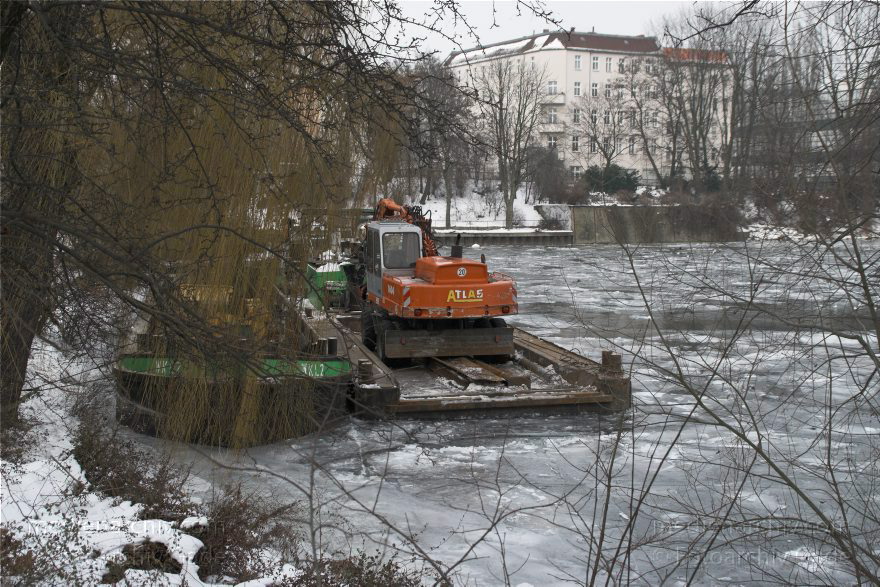 Berlin. Moabit. Nordhafen im Winter
24. 1. 2010. Berlin. Mitte. Moabit. Nordhafen im Winter. Eis. Schnee
Schlüsselwörter: Berlin;Deutschland;Eis;Germany;Moabit;Nordhafen;Schnee;Tiergarten;2010;Winter
