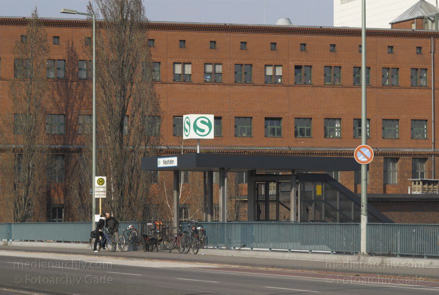 Berlin. Moabit. S-Bahnhof Westhafen an der Putlitzbrücke
25. 3. 2007. Berlin. Moabit. S-Bahnhof Westhafen an der Putlitzbrücke.
Schlüsselwörter: Berlin;Deutschland;Germany;Moabit;S-Bahn;Tiergarten;2007;Westhafen