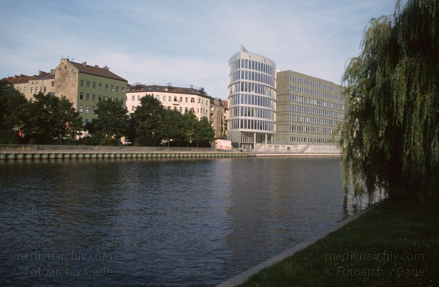 Berlin. Moabit. Spree.
August 1992. Berlin. Moabit. Fluß. Fluss Spree.
Schlüsselwörter: Berlin;Deutschland;Fluss;Germany;Moabit;Polen;river;1990;Tiergarten