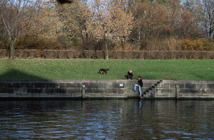 Berlin. Moabit. Spree
1992. Berlin. Moabit. Fluss Spree
Schlüsselwörter: Berlin;Deutschland;Fluss;Germany;Moabit;river;Spree;1992;Tiergarten