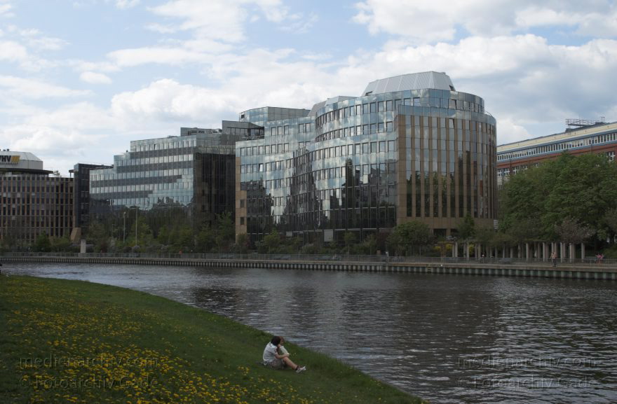 Berlin. Moabit. Spree
4. 5. 2008. Berlin. Mitte. Moabit. Fluss Spree.
Schlüsselwörter: Berlin;Deutschland;Fluss;Germany;Moabit;river;Spree;2008;Tiergarten