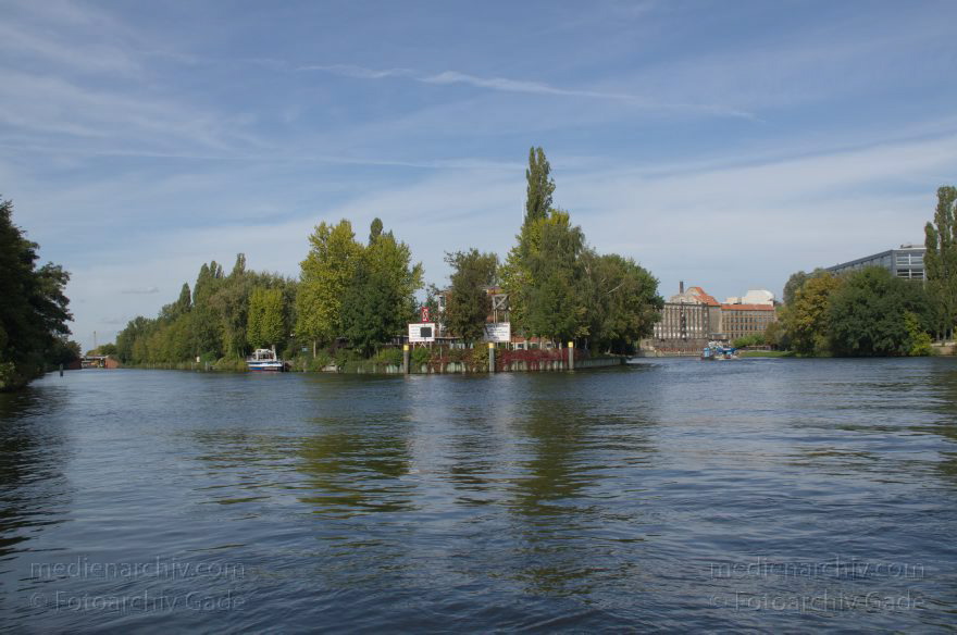 Berlin. Moabit. Spree
25. 9. 2012. Berlin. Mitte. Moabit. Fluss Spree
Schlüsselwörter: Berlin;Charlottenburger Verbindungskana;Deutschland;Fluss;Germany;Moabit;river;Spree;2012;Tiergarten