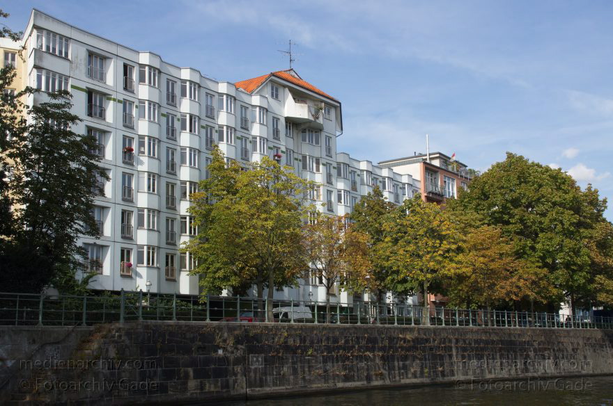 Berlin. Moabit. Spree
25. 9. 2012. Berlin. Mitte. Moabit. Fluss Spree
Schlüsselwörter: Berlin;Bundesratufer;Deutschland;Fluss;Germany;Moabit;river;Spree;2012;Tiergarten
