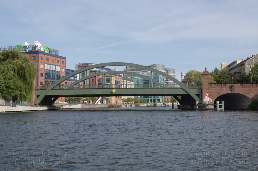 Berlin. Moabit. Spree
25. 9. 2012. Berlin. Mitte. Moabit. Fluss Spree
Schlüsselwörter: Berlin;Brücke;Deutschland;Fluss;Germany;Lessingbrücke;Moabit;river;Spree;2012;Tiergarten