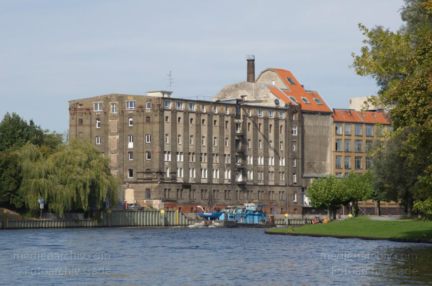 Berlin. Moabit. Spree
25. 9. 2012. Berlin. Mitte. Moabit. Fluss Spree
Schlüsselwörter: Berlin;Deutschland;Fluss;Germany;Moabit;river;Spree;Spreebogen;2012;Tiergarten
