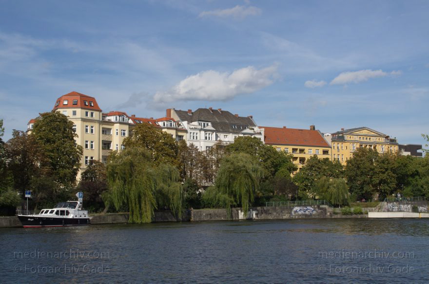 Berlin. Moabit. Spree
25. 9. 2012. Berlin. Mitte. Moabit. Fluss Spree
Schlüsselwörter: Berlin;Bundesratufer;Deutschland;Fluss;Germany;Moabit;river;Spree;2012;Tiergarten