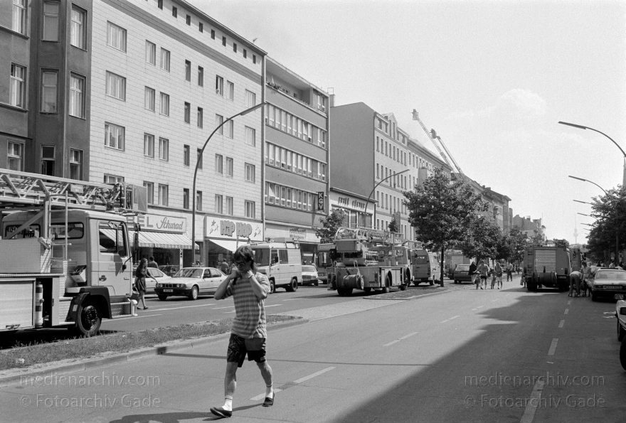 Berlin. Turmstraße. Feuer. Brennendes Haus
21. 5. 1993. Berlin. Mitte. Moabit. Turmstraße. Feuer. Brennendes Haus
Schlüsselwörter: Berlin;Deutschland;Feuer;Feuerwehr;Germany;Moabit;Tiergarten;1993;Turmstraße