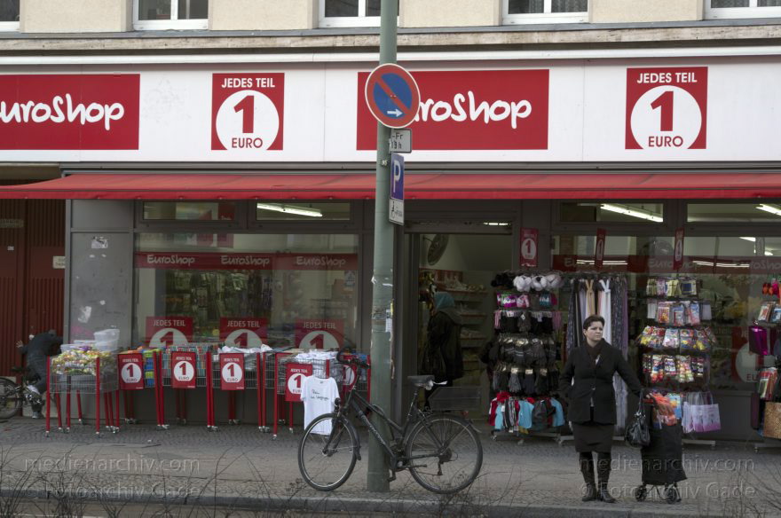 Berlin. Moabit. Turmstraße
23. 2. 2012. Berlin. Mitte. Moabit. Turmstraße. Jedes Teil 1 Euro
Schlüsselwörter: Berlin;Deutschland;Einkaufsstraße;Germany;Moabit;Tiergarten;2012;Turmstraße