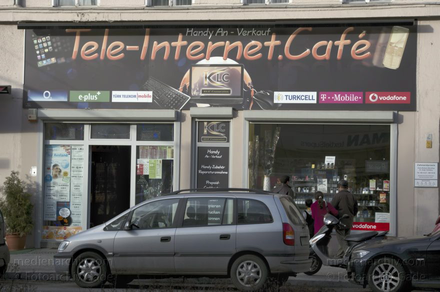 Berlin. Moabit. Turmstraße
23. 2. 2012. Berlin. Mitte. Moabit. Turmstraße. Internet Cafe
Schlüsselwörter: Berlin;Deutschland;Einkaufsstraße;Germany;Moabit;Tiergarten;2012;Turmstraße