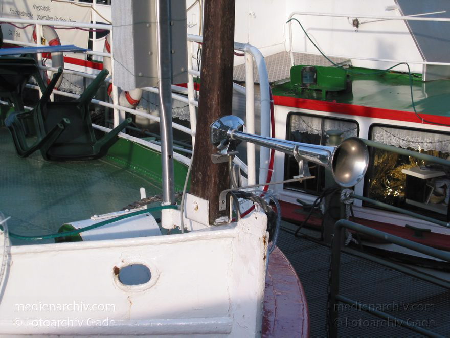Berlin. Moabit. Westhafen. BEHALA
19. 1. 2002. Berlin. Moabit. Westhafen. BEHALA
Schlüsselwörter: Ausflugsdampfer;BEHALA;Berlin;Deutschland;Fahrgastschiffe;Germany;Hafen;Moabit;Schiffe;2002;Westhafen