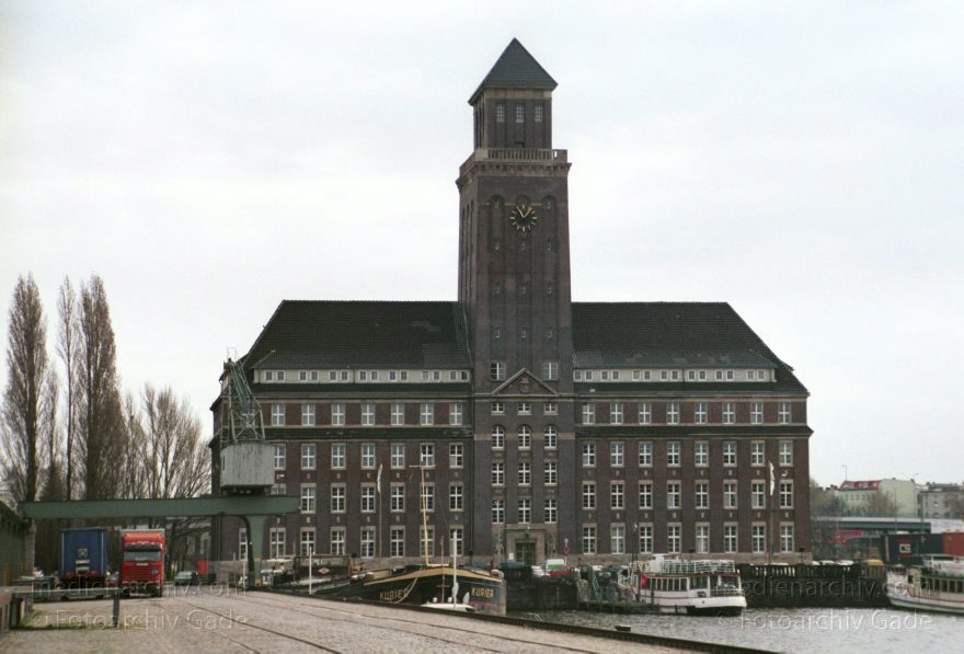 Berlin. Moabit. Westhafen
März 2002. Berlin. Moabit. Westhafen. BEHALA Verwaltungsgebäude
Schlüsselwörter: BEHALA;Berlin;Deutschland;Germany;Moabit;Verwaltungsgebäude;2002;Westhafen