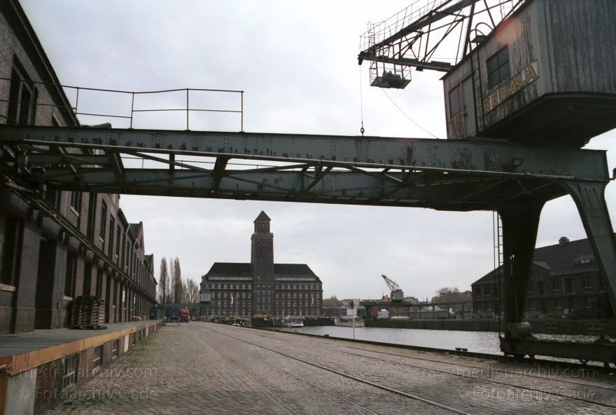 Berlin. Moabit. Westhafen
März 2002. Berlin. Moabit. Westhafen
Schlüsselwörter: Berlin;Deutschland;Germany;Moabit;2002;Westhafen
