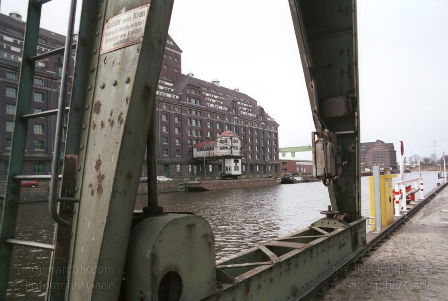 Berlin. Moabit. Westhafen
März 2002. Berlin. Moabit. Westhafen
Schlüsselwörter: Berlin;Deutschland;Germany;Moabit;2002;Westhafen