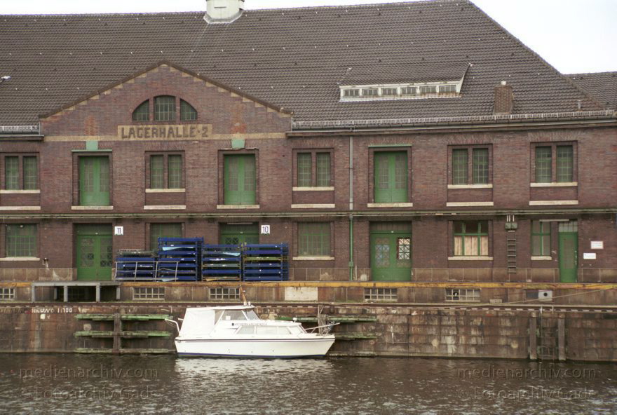 Berlin. Moabit. Westhafen
März 2002. Berlin. Moabit. Westhafen
Schlüsselwörter: Berlin;Deutschland;Germany;Hafenbecken;Lagergebäude;Moabit;2002;Westhafen