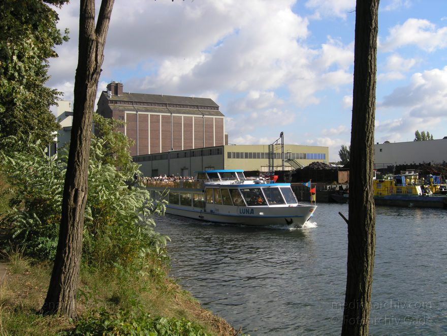 Berlin. Berlin-Spandauer Schifffahrtskanal. Westhafen
9. 10. 2004. Berlin. Mitte. Moabit. Berlin-Spandauer Schifffahrtskanal. Westhafen
Schlüsselwörter: Berlin;Berlin-Spandauer Schifffahrtskanal;Deutschland;Germany;Moabit;Wedding;2004;Westhafen