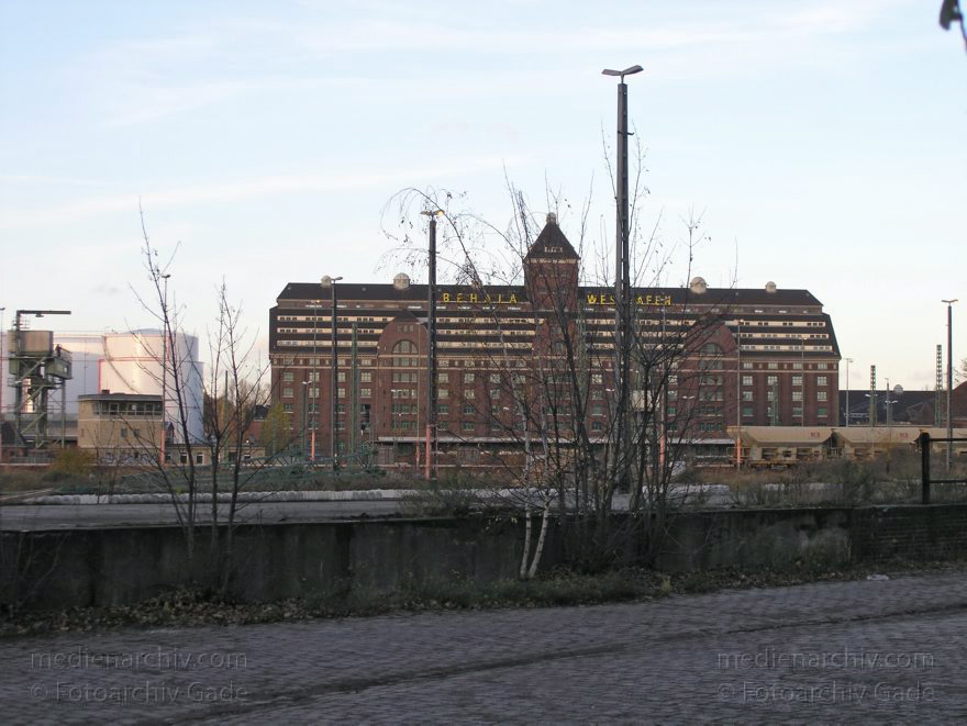 Berlin. Moabit. Westhafen. Lagergebäude
21. 11. 2004. Berlin. Mitte. Moabit. Westhafen. Lagergebäude
Schlüsselwörter: Berlin;Deutschland;Germany;Lagergebäude;Moabit;Behala;Westhafen